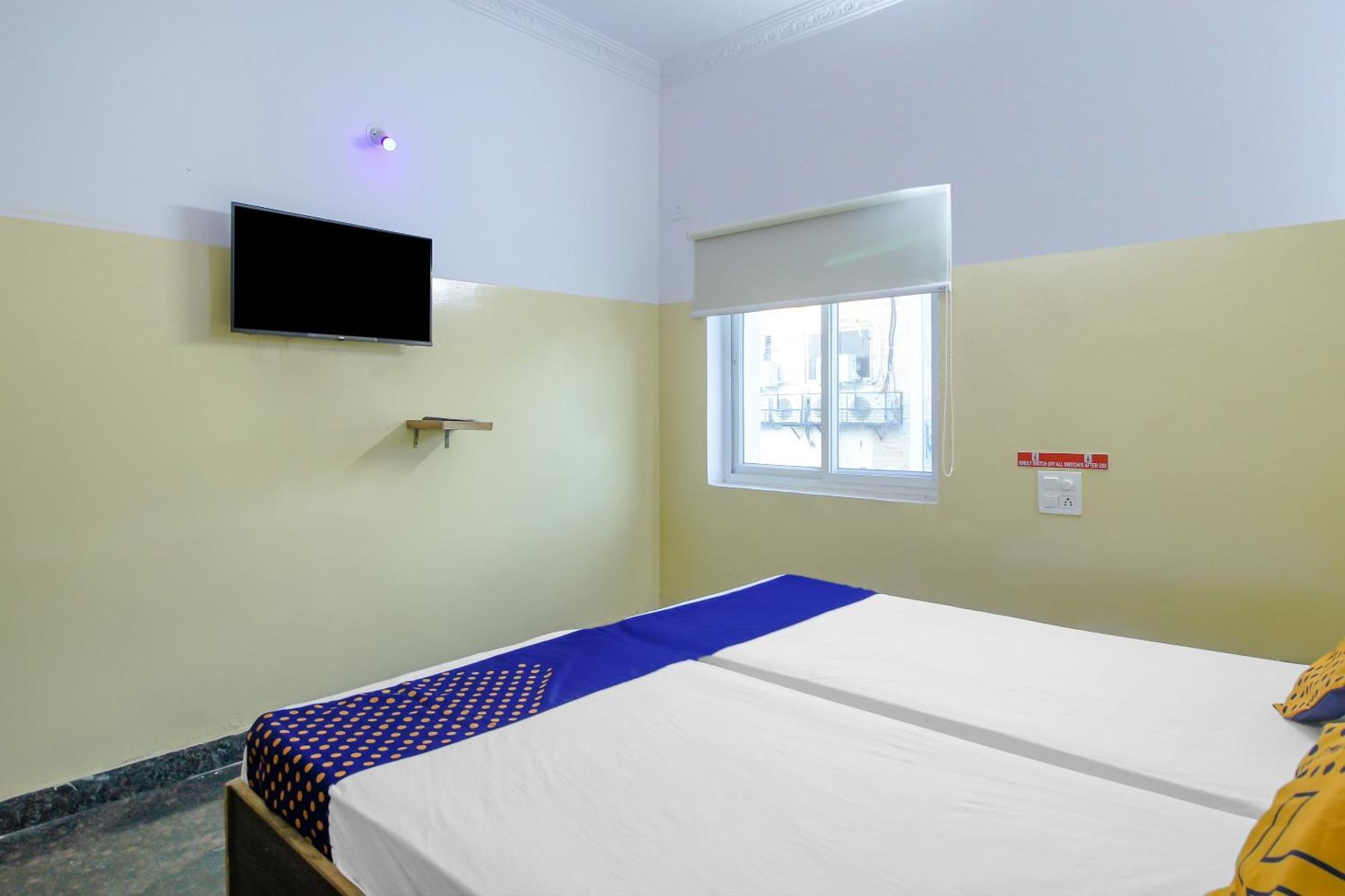 Spot On 81775 Mohit Gokul Lodge New Luxury Room'S Near Secunderabad Railway Station Lālāguda Εξωτερικό φωτογραφία