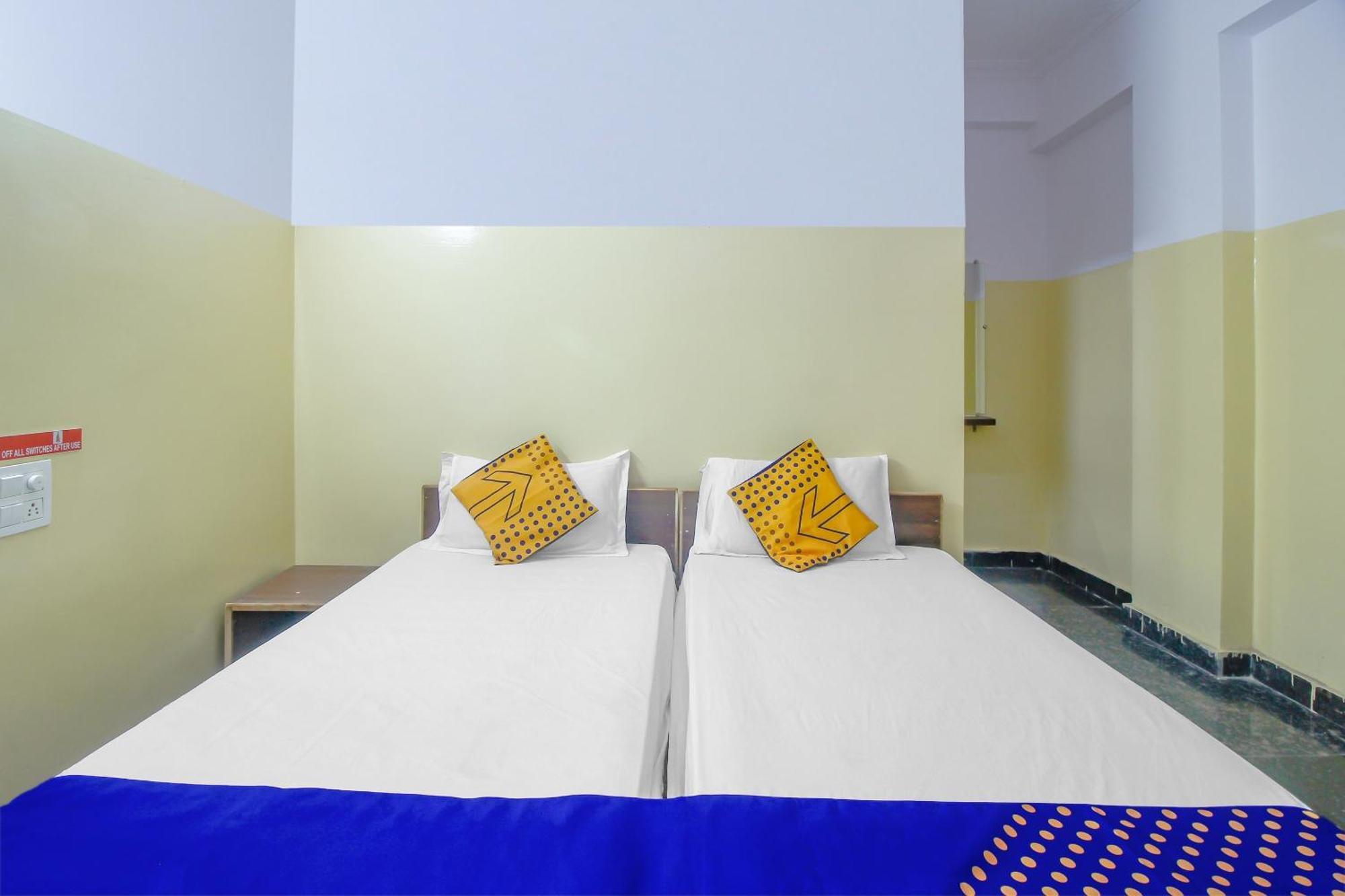 Spot On 81775 Mohit Gokul Lodge New Luxury Room'S Near Secunderabad Railway Station Lālāguda Εξωτερικό φωτογραφία