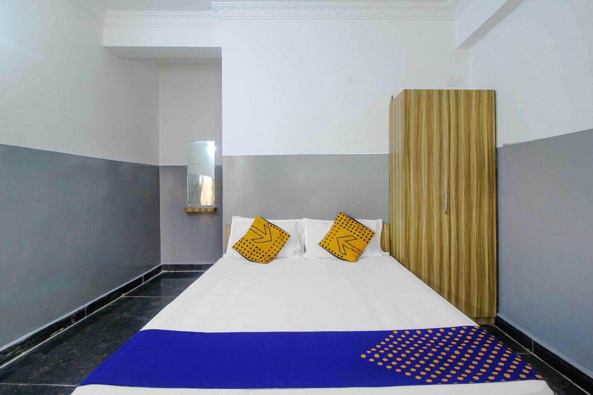 Spot On 81775 Mohit Gokul Lodge New Luxury Room'S Near Secunderabad Railway Station Lālāguda Εξωτερικό φωτογραφία